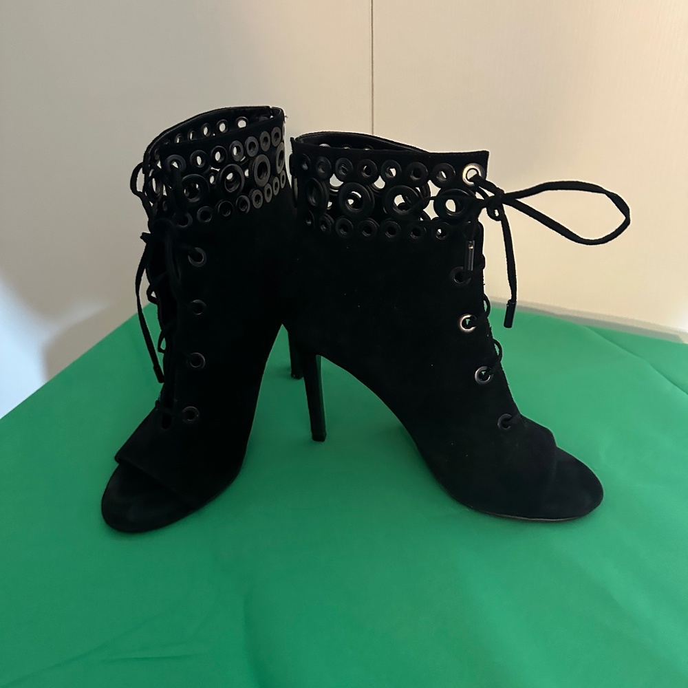 Sexy KENDALL + KYLIE black suede peep toe lace front bootie boots 😍😍😍😍